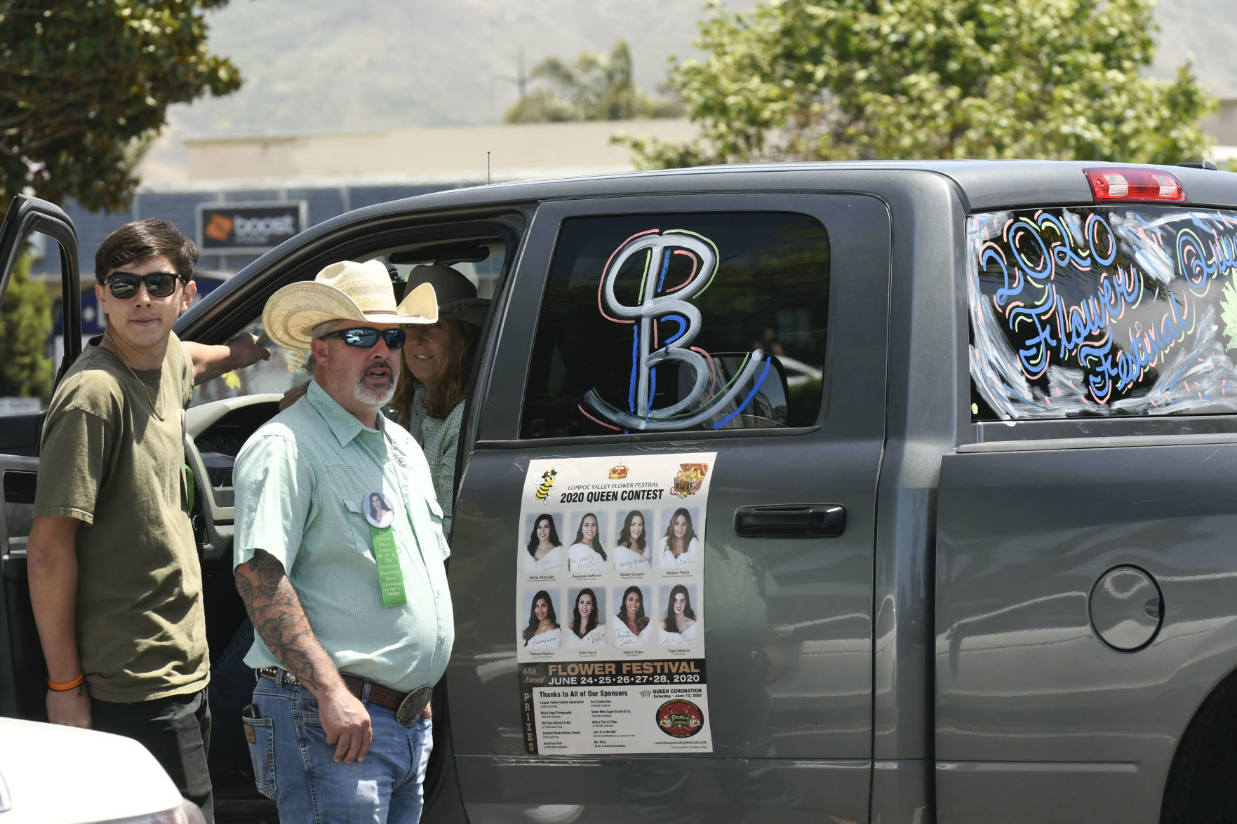 052320 Flower Queen parade 08.jpg